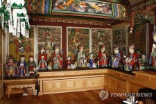 보물지정 예고된 서울 청룡사 석조지장보살삼존상 등