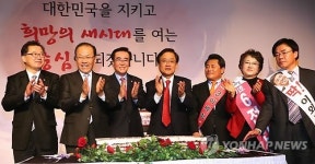 박수치는 황우여 대표와 김태원 중앙위의장