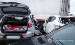 중부내륙고속도로서 빙판길 19중 추돌…10여명 부상