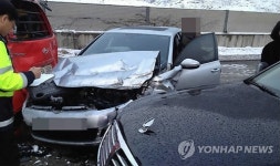 중부내륙고속도로서 빙판길 19중 추돌…10여명 부상