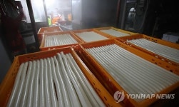 가래떡 만드느라 분주한 떡집