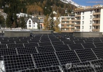 한화, 다보스포럼 회의장에 태양광 시설 기증