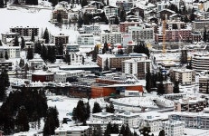 한화, 다보스포럼 회의장에 태양광 시설 기증