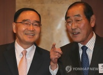 총리와 윤종용 위원장