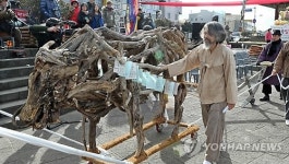 봄 햇살 맞으며 밭을 갈아보세!