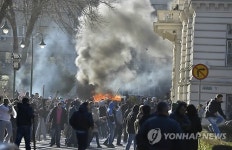 보스니아 시위 전국 확산…관공서 방화(종합2보)