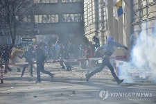 보스니아 시위 전국 확산…관공서 방화(종합2보)