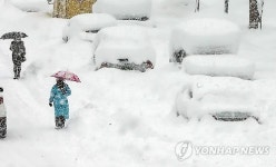 강릉에 1ｍ 넘는 폭설..눈으로 덮인 도심
