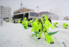 강원 동해안 폭설피해 눈덩이…제설·복구 안간힘(종합)