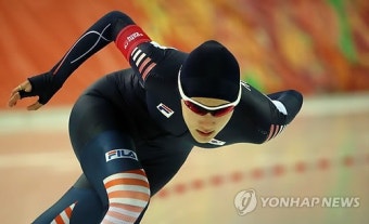 <올림픽> 코너 도는 김현영