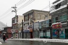 아날로그 여행…태백 철암탄광 역사촌 개관