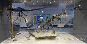 지질박물관, 깃털공룡 모형 첫 전시