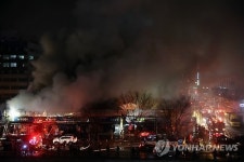 서울 수표동 화교사옥 불…5명 부상(종합)