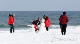 눈 쌓인 경포해변의 은빛 추억