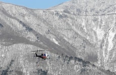 영남알프스 가지산서 헬기로 야생동물 먹이주기