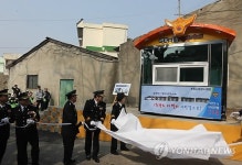 우범지역에 들어선 경찰 카페