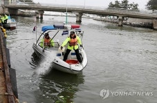 강릉 강문 앞바다 경질유 유출 방제작업 재개
