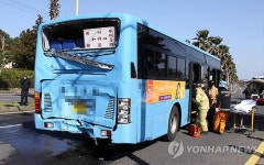 1명 사망·30여명 부상한 제주 3중추돌 현장