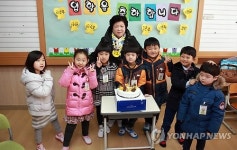 강원 일선학교 이색 입학식…새 학기 힘찬 출발