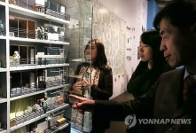 삶 재현한 아파트 인생전