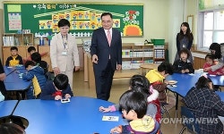 정총리, 초등 방과 후 돌봄교실 방문