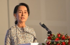 진접농.수.산 | 아웅산 수치 "새 국가 건설에 책임있는 언론 중요"