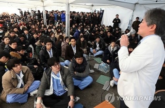 전공의들에게 설명하는 노환규 의협 회장