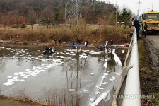 평택항 포승공단 수로에 기름 수천ℓ 유출