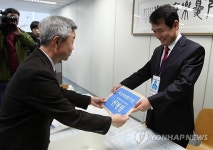 대전시장 예비후보 등록하는 선병렬 전 의원