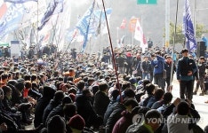 유성기업 노조 지원 희망버스 옥천 농성장 집결