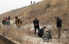 운석을 찾아라 고창 동림저수지 북적