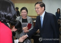 김황식 전 총리, 송파지역자활센터 방문