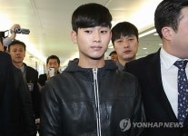 별그대 김수현 대만 도착…공항 마비