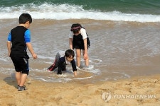 봄이 오는 속초 해변