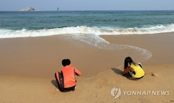 봄이 오는 속초 해변