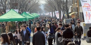 전주 한옥마을의 식을 줄 모르는 인기
