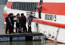 파손돼 회항한 백령도행 여객선 데모크라시 5호