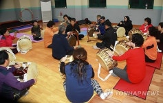 백령도 주민 풍물로 끼 발산
