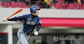 첫 타석부터..