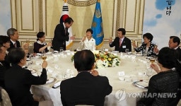 朴대통령, 저녁 靑서 재외공관장 만찬 주재