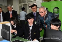유한공고 방문한 현오석 부총리