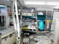울산서 택시가 편의점 돌진…1명 부상