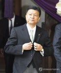 야스쿠니신사 참배한 신도 총무상