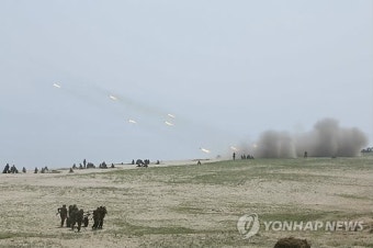 北 김정은, 여성 방사포부대 포사격 훈련 참관
