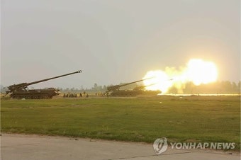 北 김정은, 포사격 훈련 지도…훈련 미비 질타