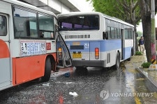 시내버스끼리 추돌사고