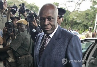 佛 정상, 20년만에 앙골라 대통령과 파리서 회동