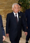 의원총회 참석하는 김한길 공동대표