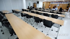 텅빈 입후보 안내 설명회장