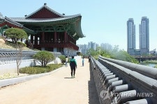 <카메라뉴스> 시민에게 개방된 울산 태화루
